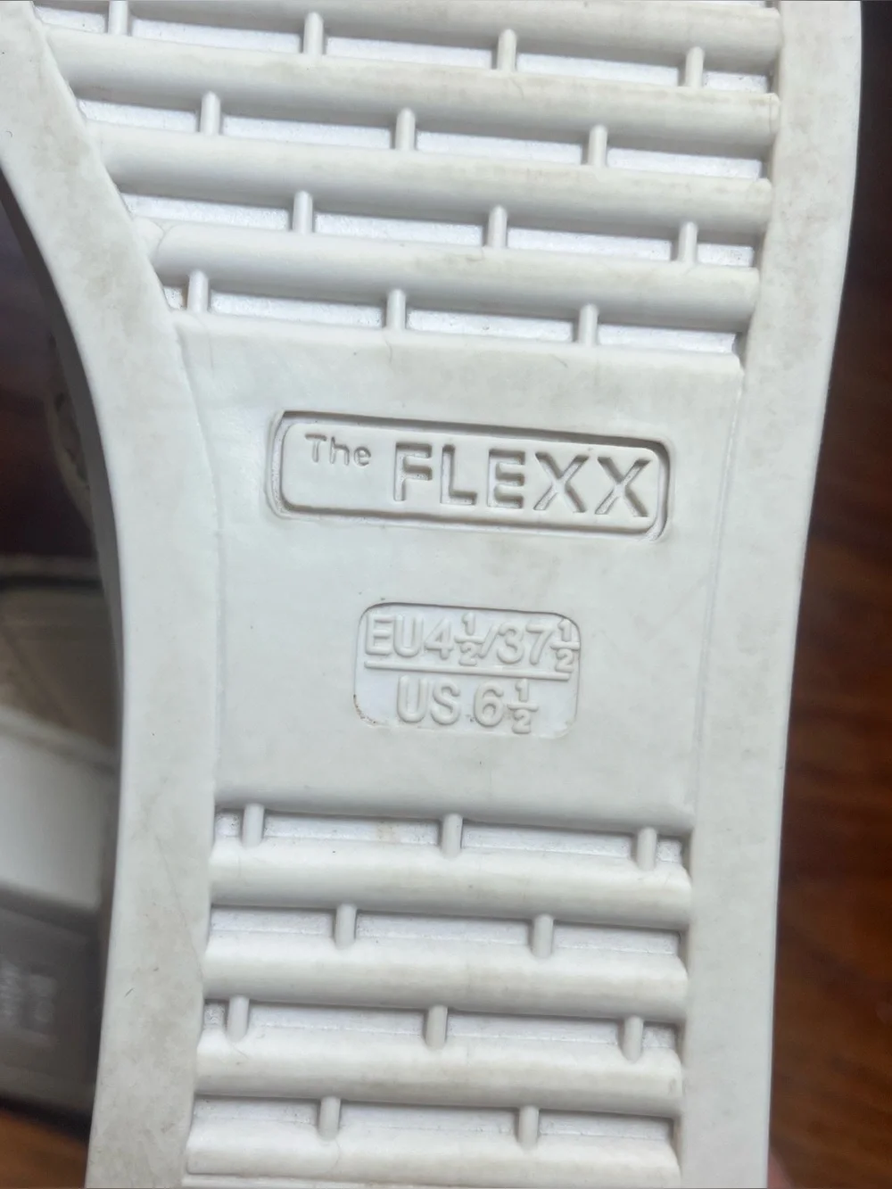 The Flexx Women’s slip on shoes 6.5